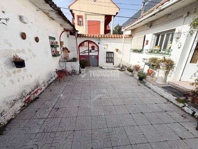 Casa-chalet en Venta en Carlos Ruiz