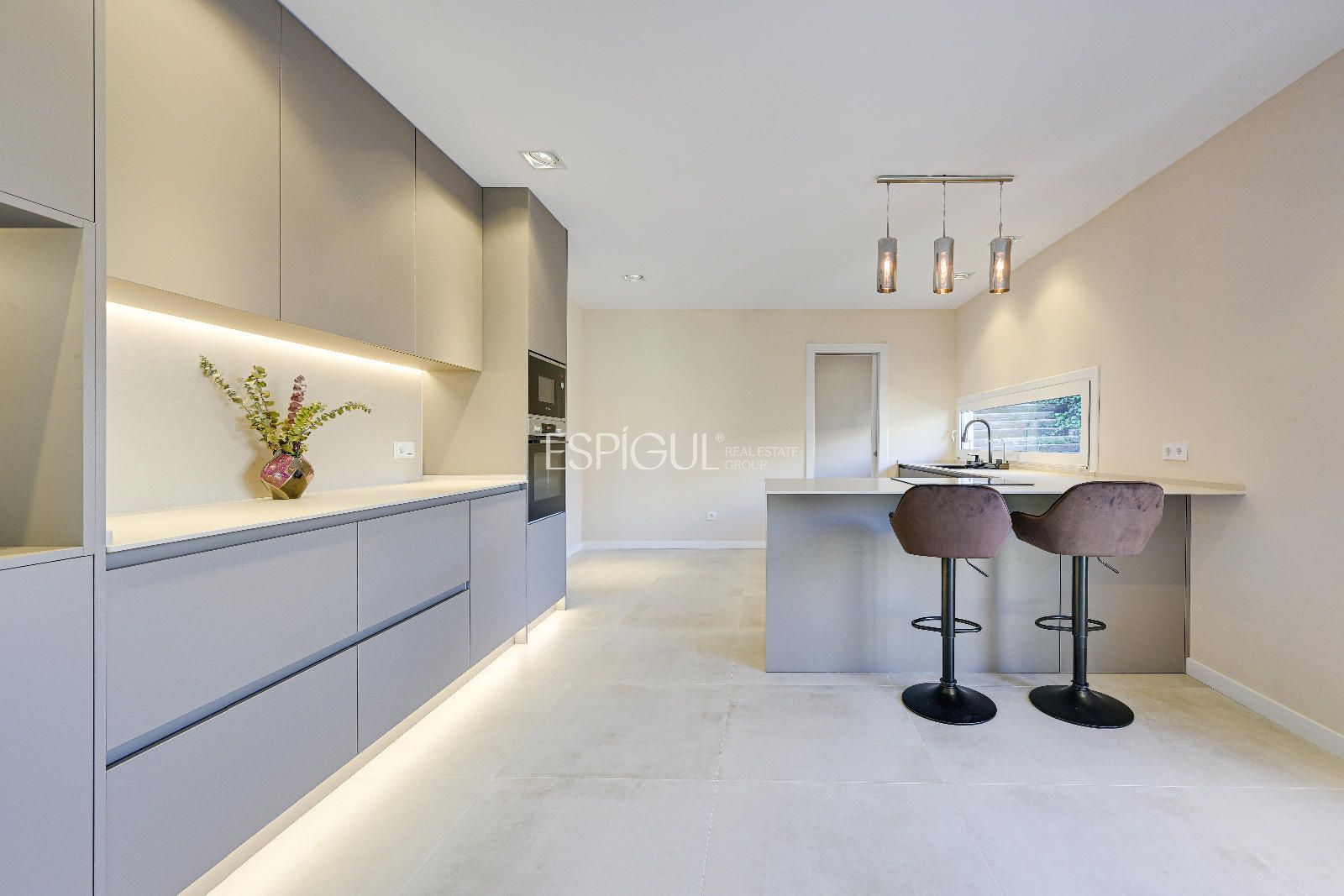 Cuina de Casa o xalet en venda en Sant Cugat del Vallès amb Parquet, Traster i Piscina