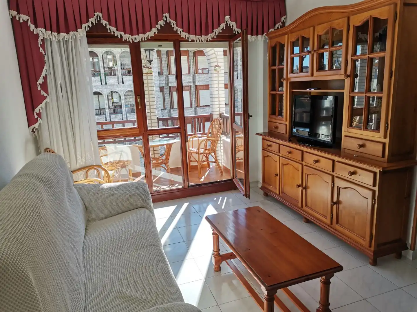 Wohnzimmer von Wohnung zur Miete in Noja mit Heizung, Privatgarten und Terrasse
