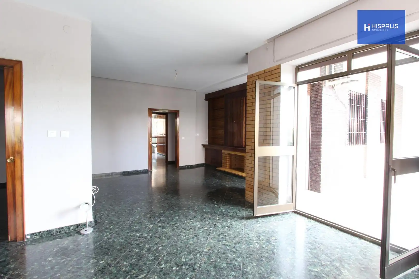 Wohnung zum Verkauf in Sevilla mit Klimaanlage und Terrasse