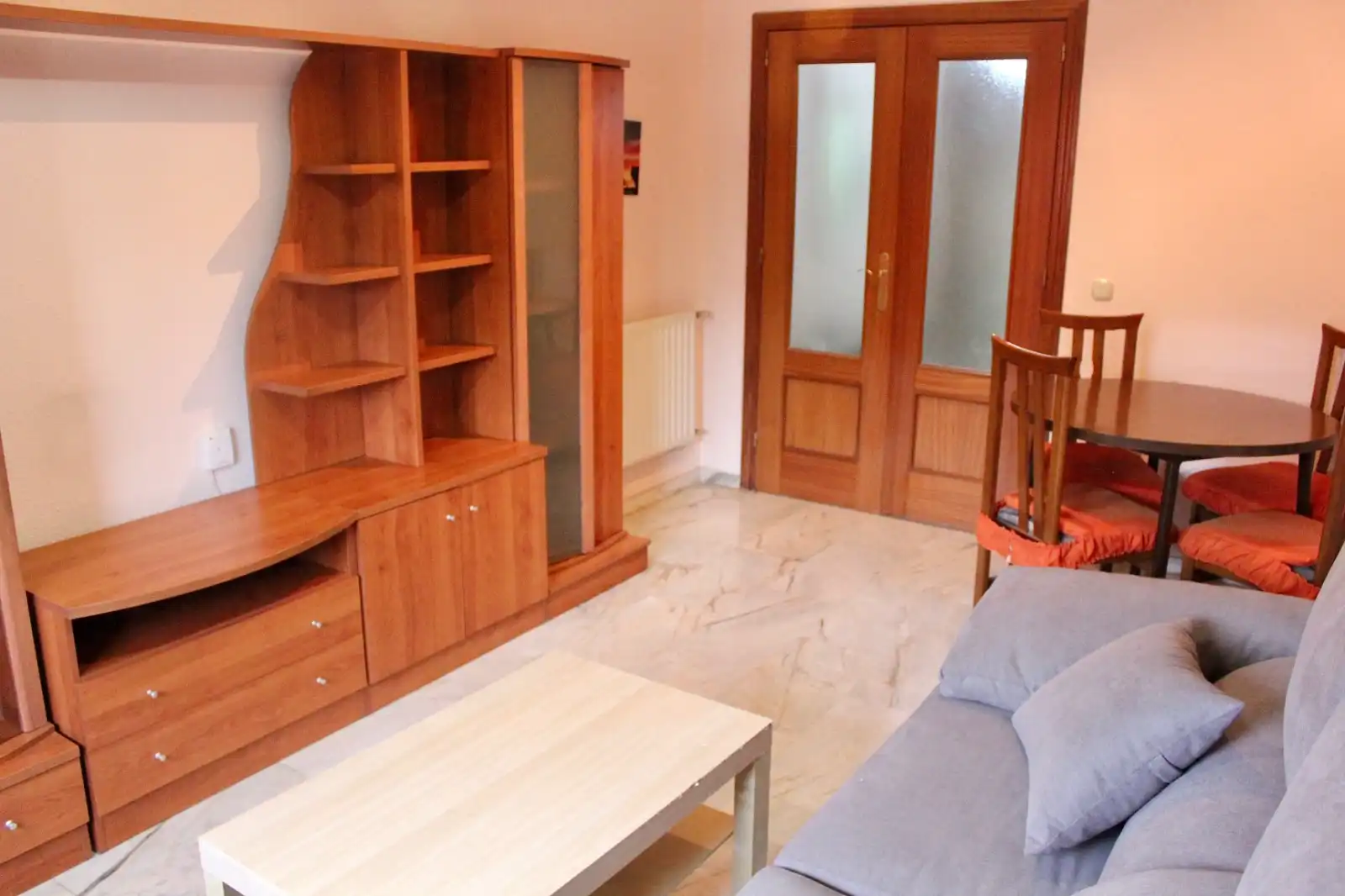 Apartament amb jardí de lloguer a Calle Argentina 18