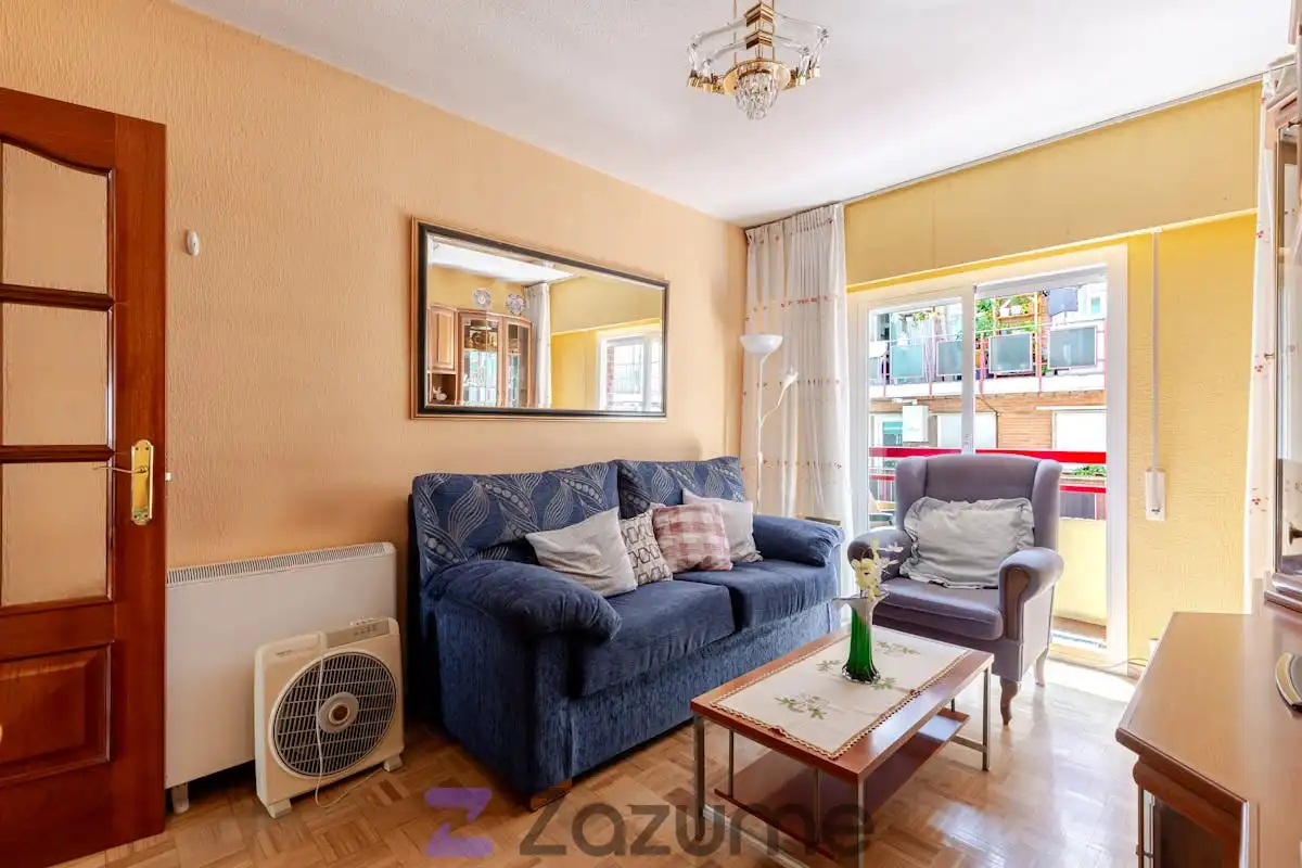 Living room of Flat for rent in Madrid  with Heating, Parquet flooring and Terrace