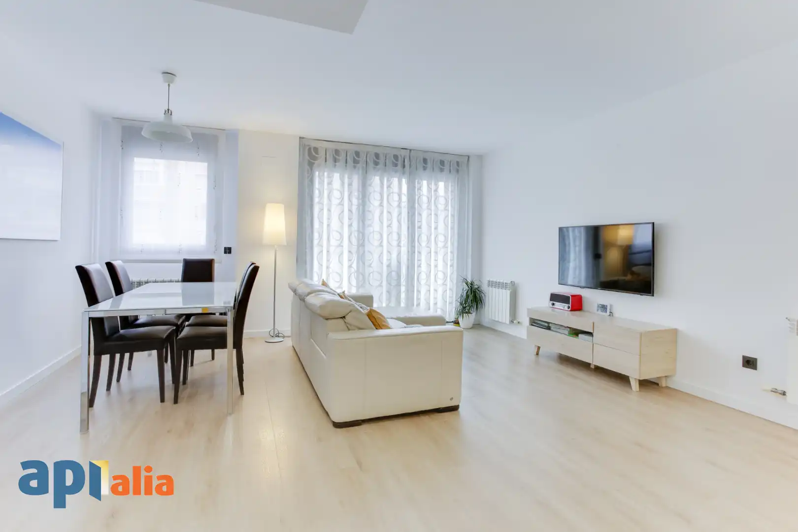Living room of Duplexes for sale in Esplugues de Llobregat  with Air Conditioner, Heating and Storage room
