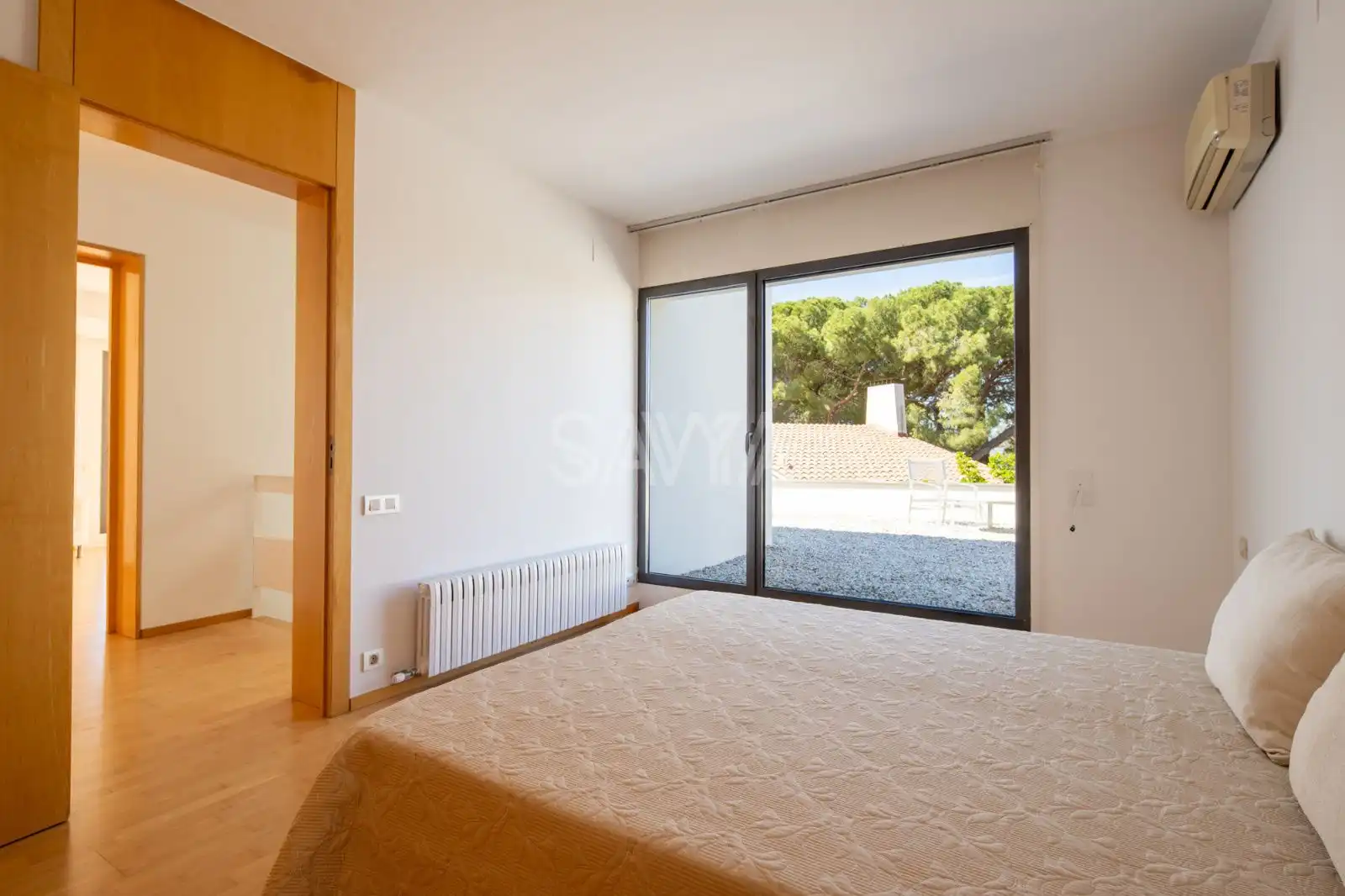 Bedroom of Houses for sale in Sant Just Desvern  with Air Conditioner, Heating and Parquet flooring