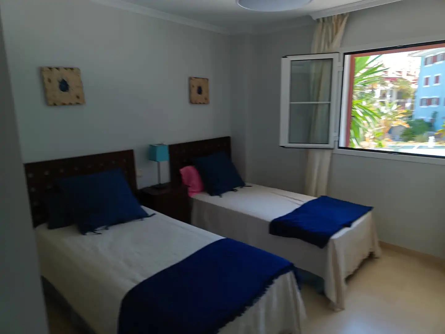 Dormitori de Apartament en venda en Sotogrande amb Aire condicionat, Terrassa i Piscina