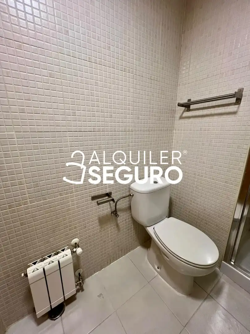Baño de Piso de alquiler en Madrid con Aire acondicionado, Calefacción y Piscina