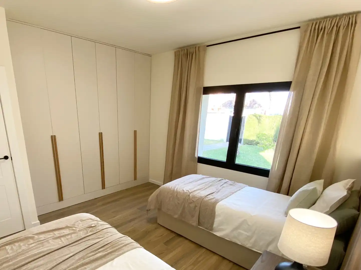 Dormitori de Casa o xalet en venda en Orihuela amb Aire condicionat, Jardí privat i Terrassa