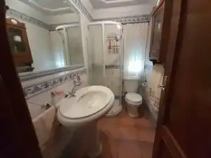 Bathroom of Flat for sale in Almodóvar del Campo  with Air Conditioner, Heating and Parquet flooring