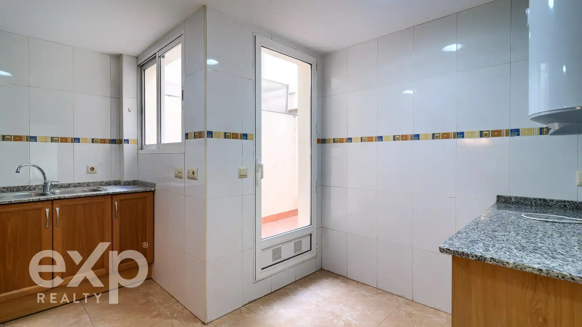 Kitchen of Flat for sale in Alginet  with Air Conditioner, Terrace and Storage room