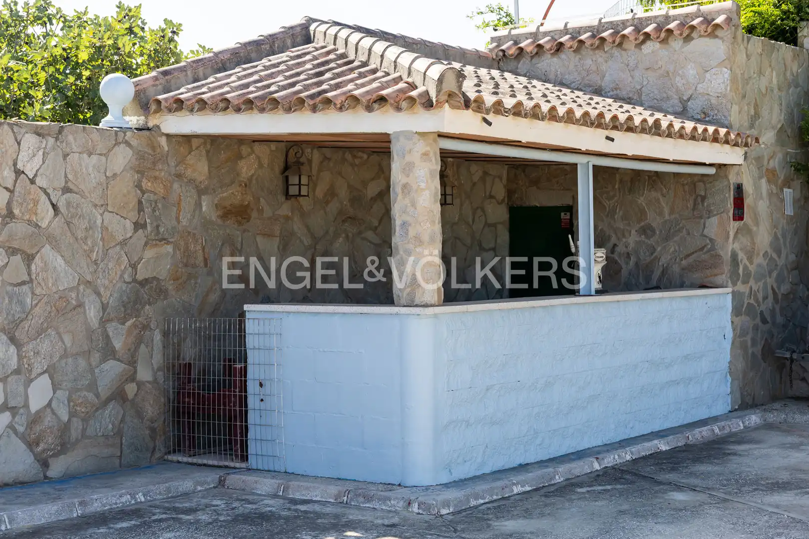 Vista exterior de Casa o chalet en venta en Chiclana de la Frontera con Aire acondicionado, Calefacción y Jardín privado