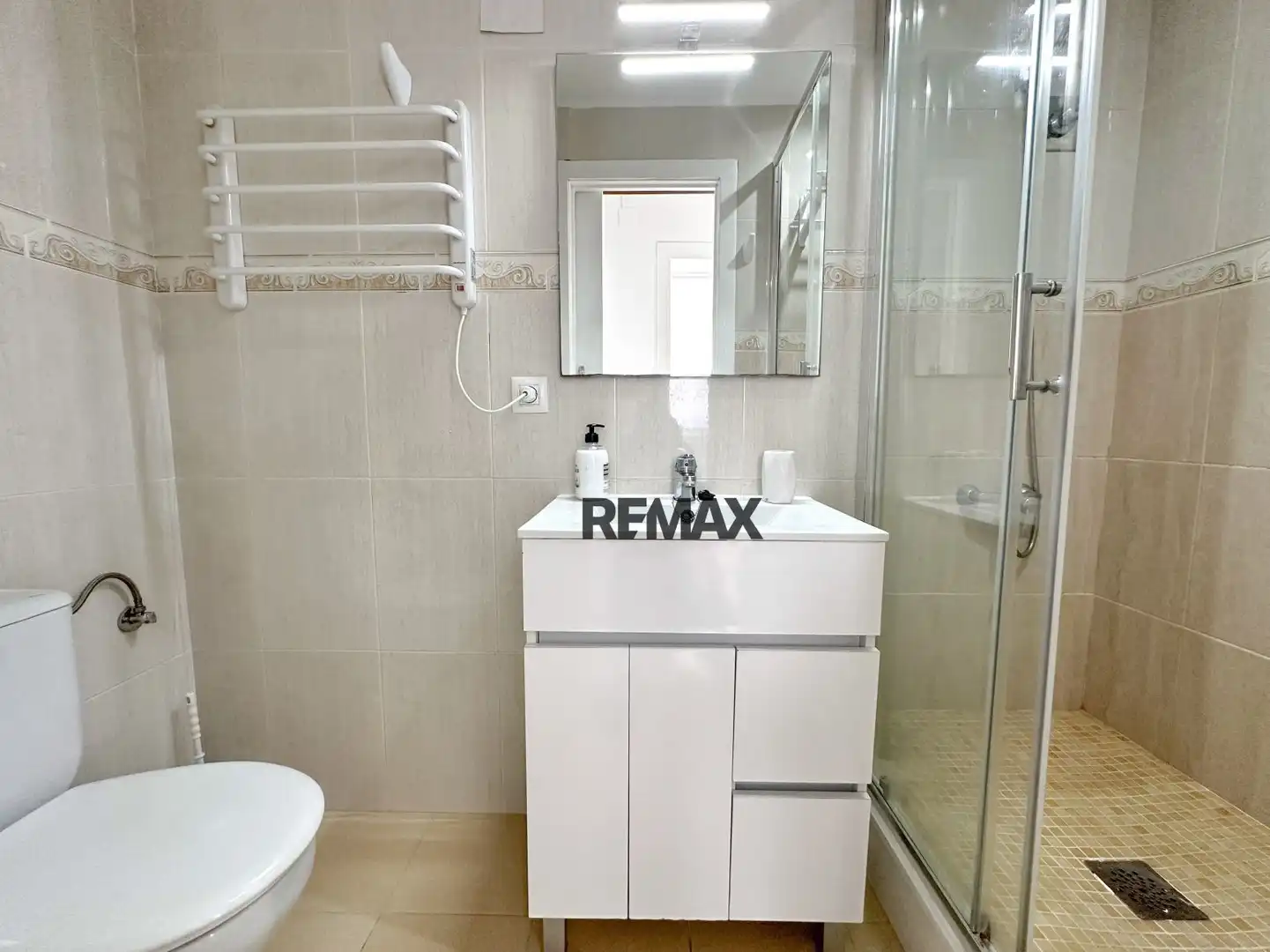 Baño de Piso en venta en Blanes con Aire acondicionado, Jardín privado y Terraza