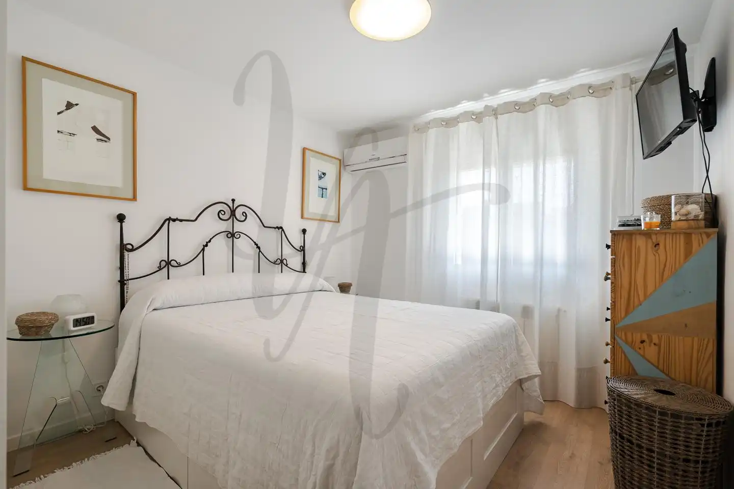 Flat for sale in Carril Del Conde, Canillas