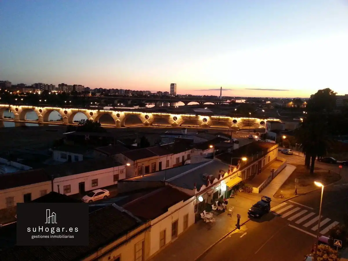 Außenansicht von Wohnung zur Miete in Badajoz mit Klimaanlage, Terrasse und Abstellraum