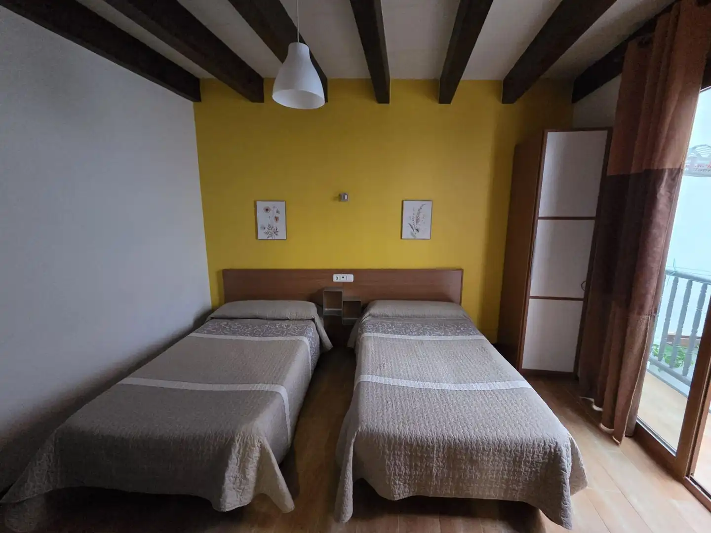 Schlafzimmer von Country house zum Verkauf in Campezo / Kampezu mit Möbliert