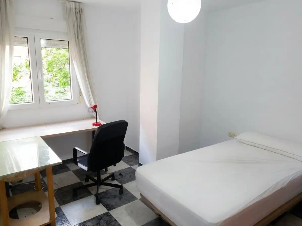 Habitación de Piso de alquiler en Granada con Amueblado, Horno y Lavadora