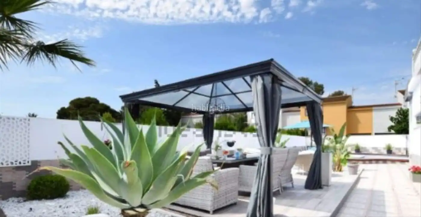 Detached house with garden for sale in Avinguda del País Valencià 14, imagen 22