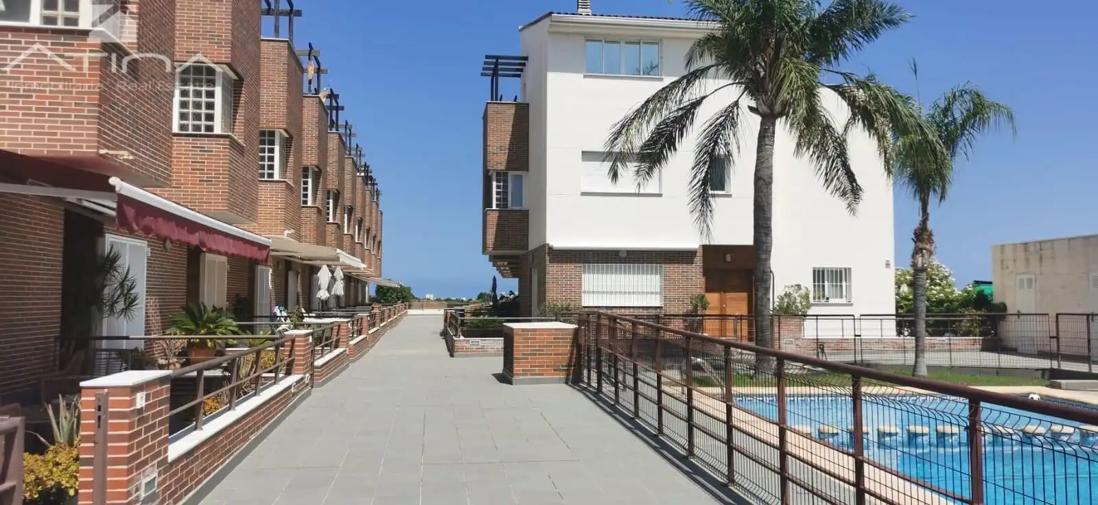 Adosado con piscina en venta en Bellreguard