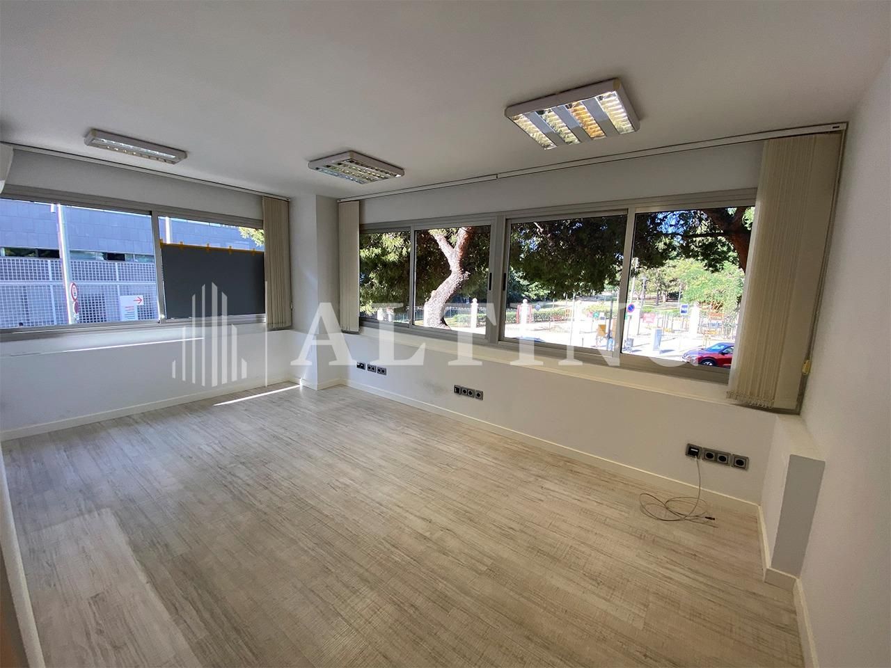 Oficina de lloguer a Carrer Carrer de Sabino Arana, La Maternitat i Sant Ramon