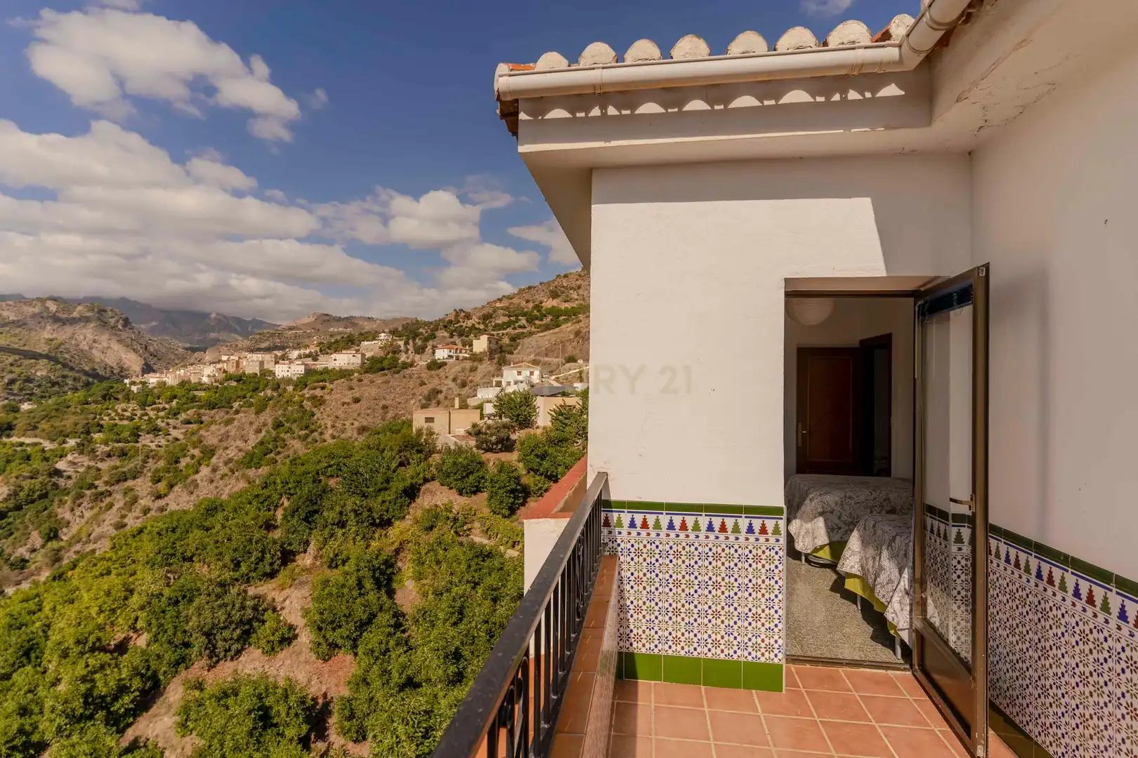 Vista exterior de Casa o xalet en venda en Los Guájares amb Aire condicionat, Jardí privat i Traster