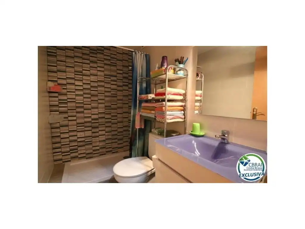 Bathroom of Flat for sale in Empuriabrava  with Community pool