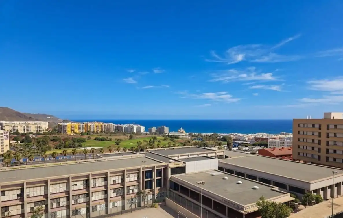 Vista exterior de Pis en venda en Las Palmas de Gran Canaria amb Balcó