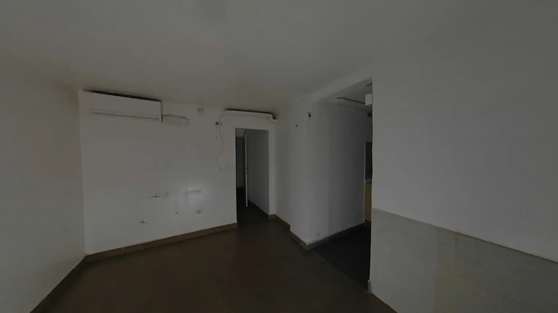 Ground floor for sale in Barcelona  with Air Conditioner and Alarm