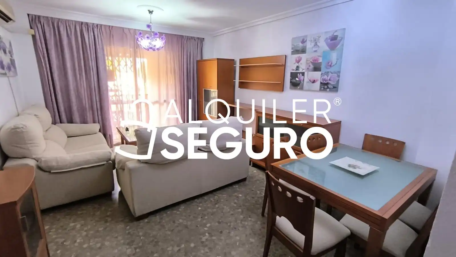 Living room of Flat for rent in Sevilla  with Air Conditioner and Furnished