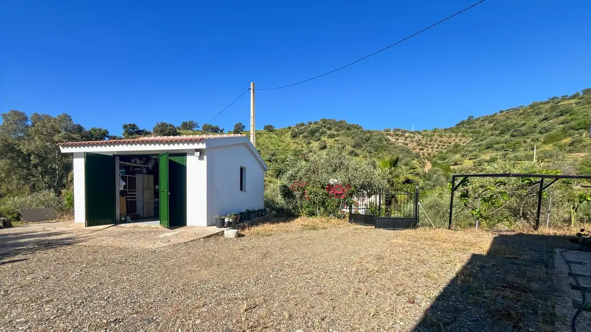 Vista exterior de Finca rústica en venda en Málaga amb Aire condicionat, Traster i Piscina