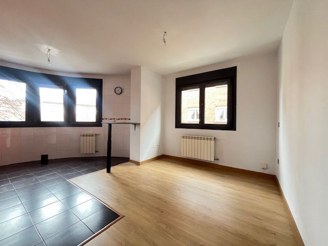 Sala d'estar de Pis en venda en Gijón  amb Calefacció, Parquet i Traster