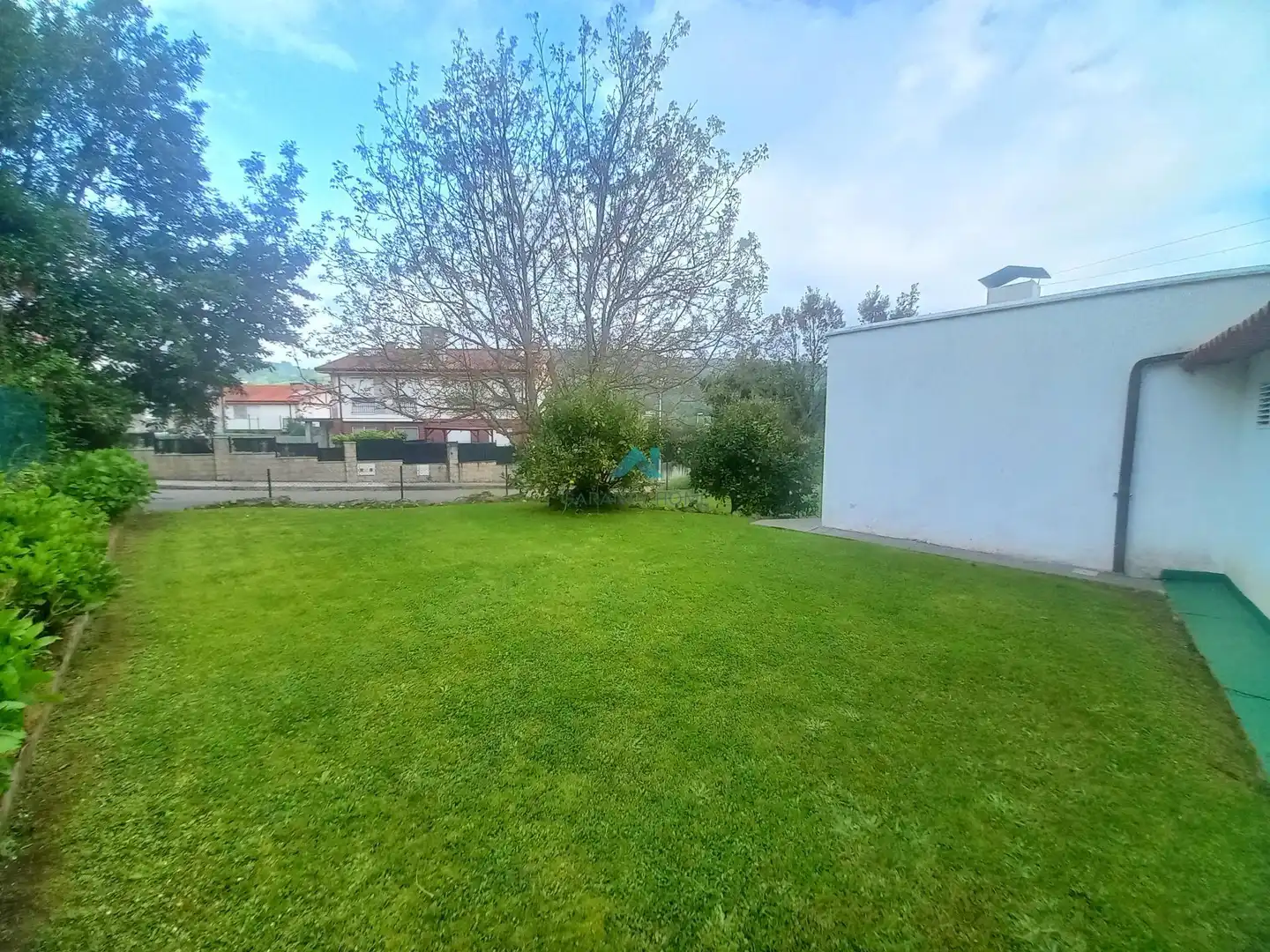 Casa adosada en venta en Voto con Calefacción, Jardín privado y Terraza