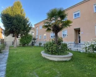 Vista exterior de Apartament en venda en Alba de Tormes amb Parquet i Moblat