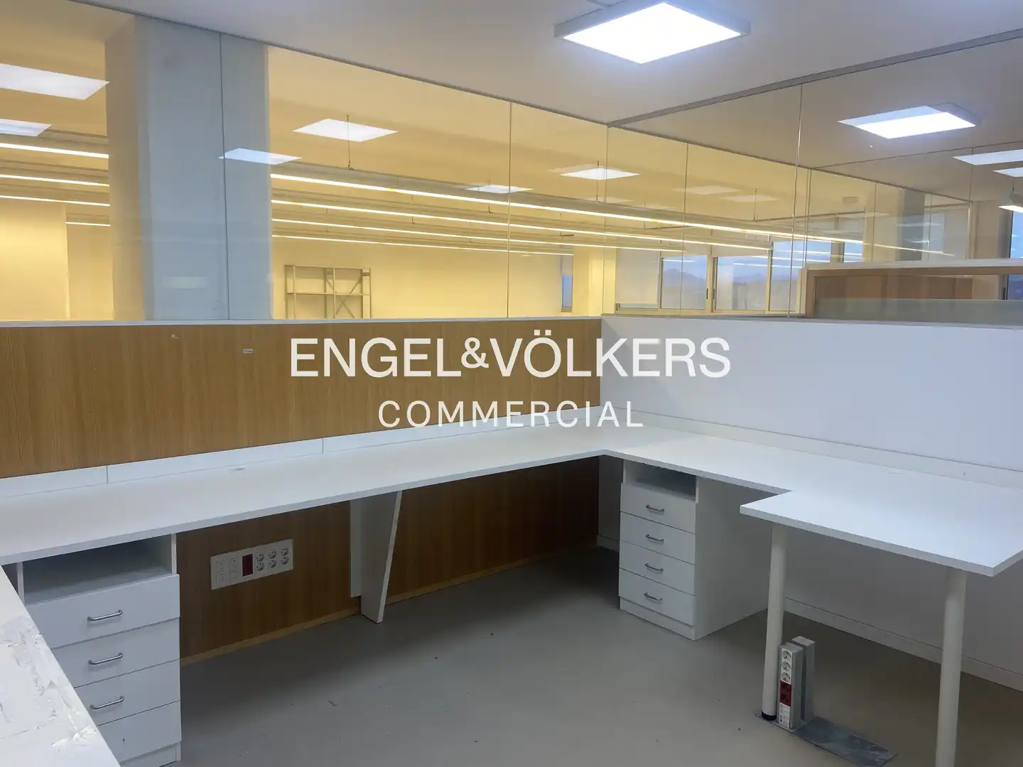 Oficina de alquiler en L'Hospitalet de Llobregat con Terraza