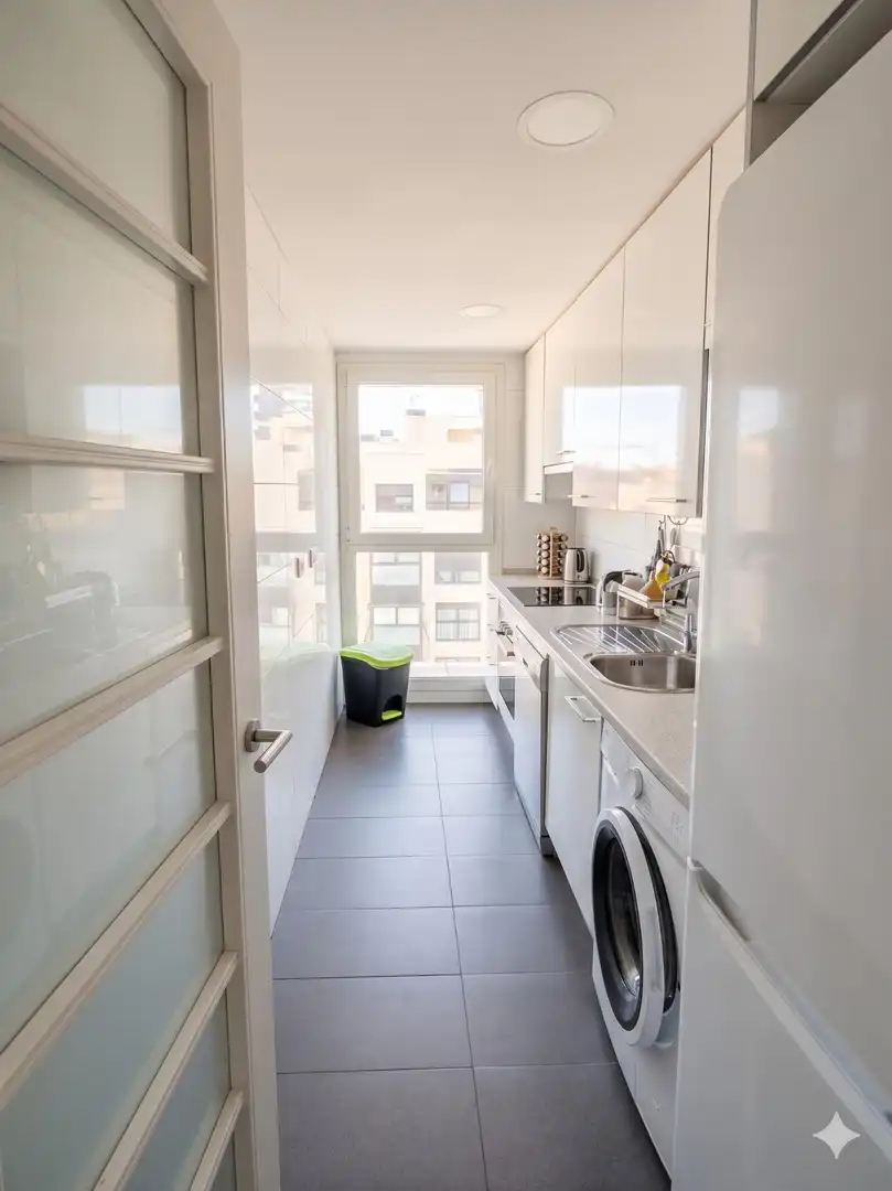 Cocina de Piso para compartir en Madrid con Aire acondicionado, Calefacción y Jardín privado