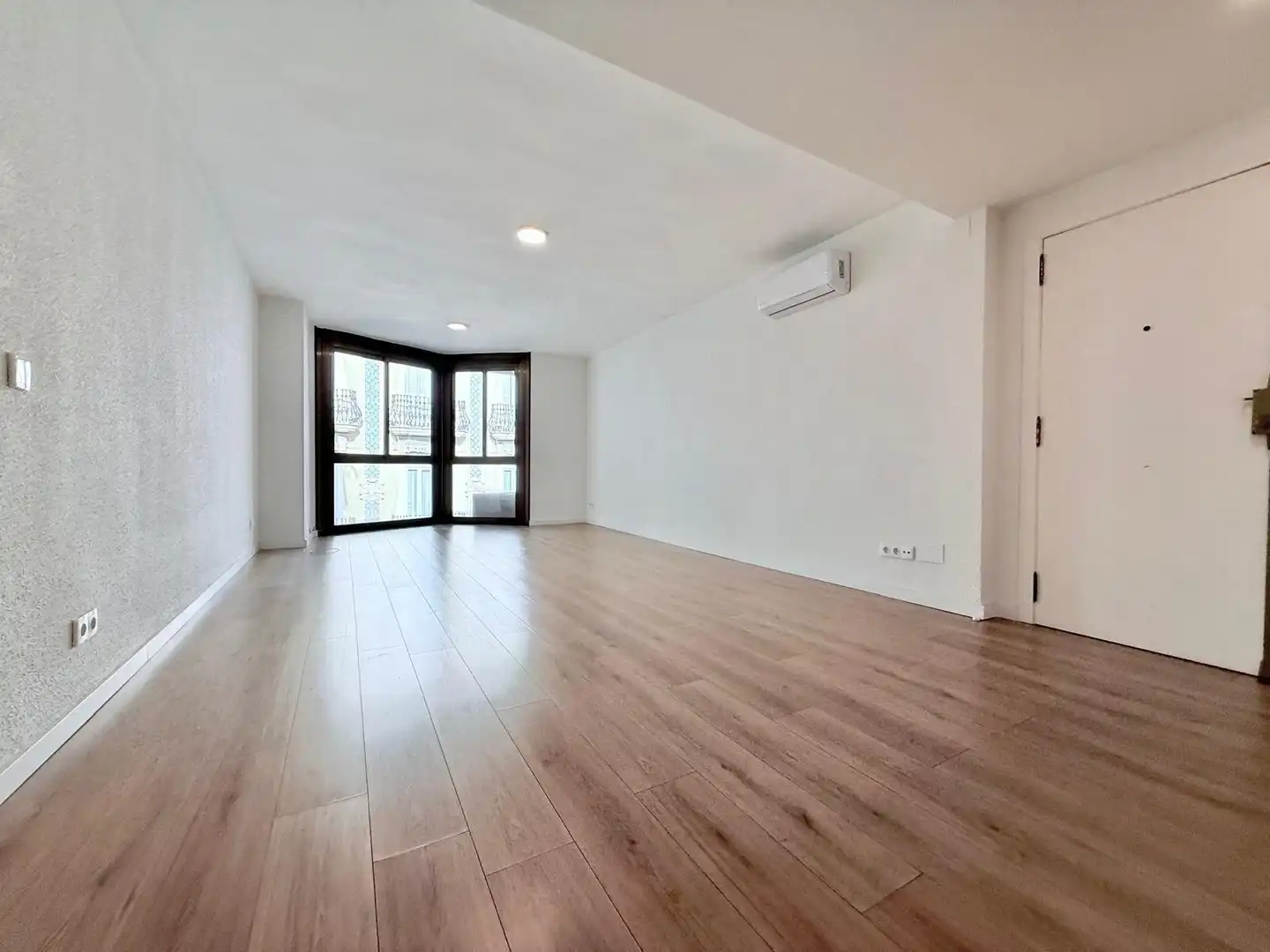 Living room of Flat for rent in Valencia  with Air Conditioner, Heating and Parquet flooring
