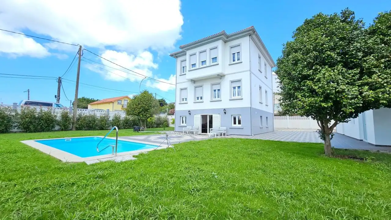 Vista exterior de Casa o chalet en venta en Neda con Calefacción y Piscina