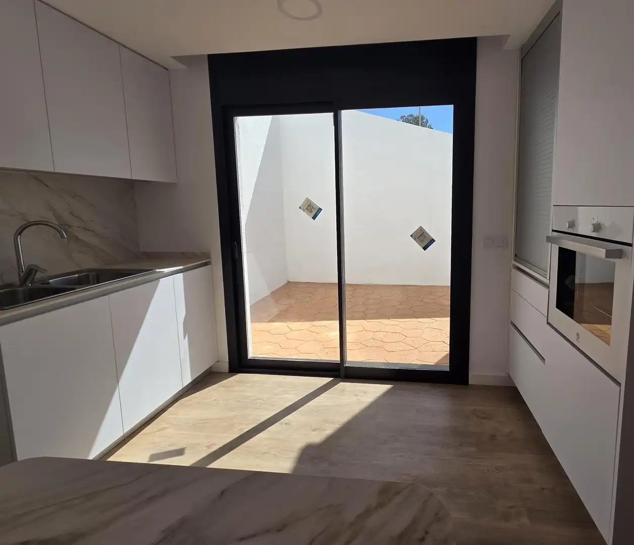 Cuina de Casa o xalet en venda en Calafell amb Aire condicionat, Calefacció i Jardí privat