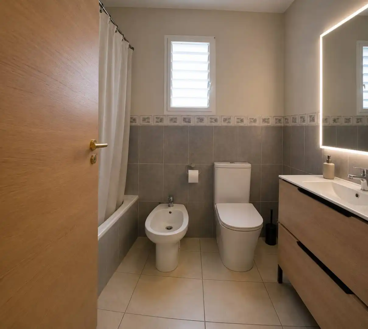 Bathroom of Flat for rent in Benicarló  with Air Conditioner, Heating and Furnished