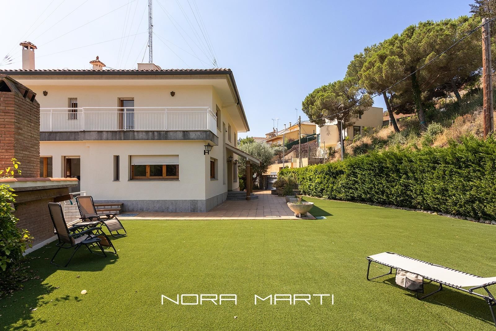 Vista exterior de Casa o xalet en venda en Mataró amb Calefacció, Jardí privat i Terrassa