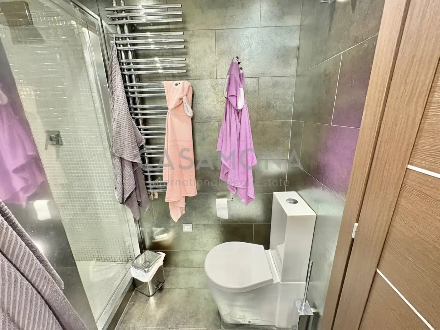 Badezimmer von Wohnungen zum Verkauf in Barcelona mit Klimaanlage, Heizung und Balkon