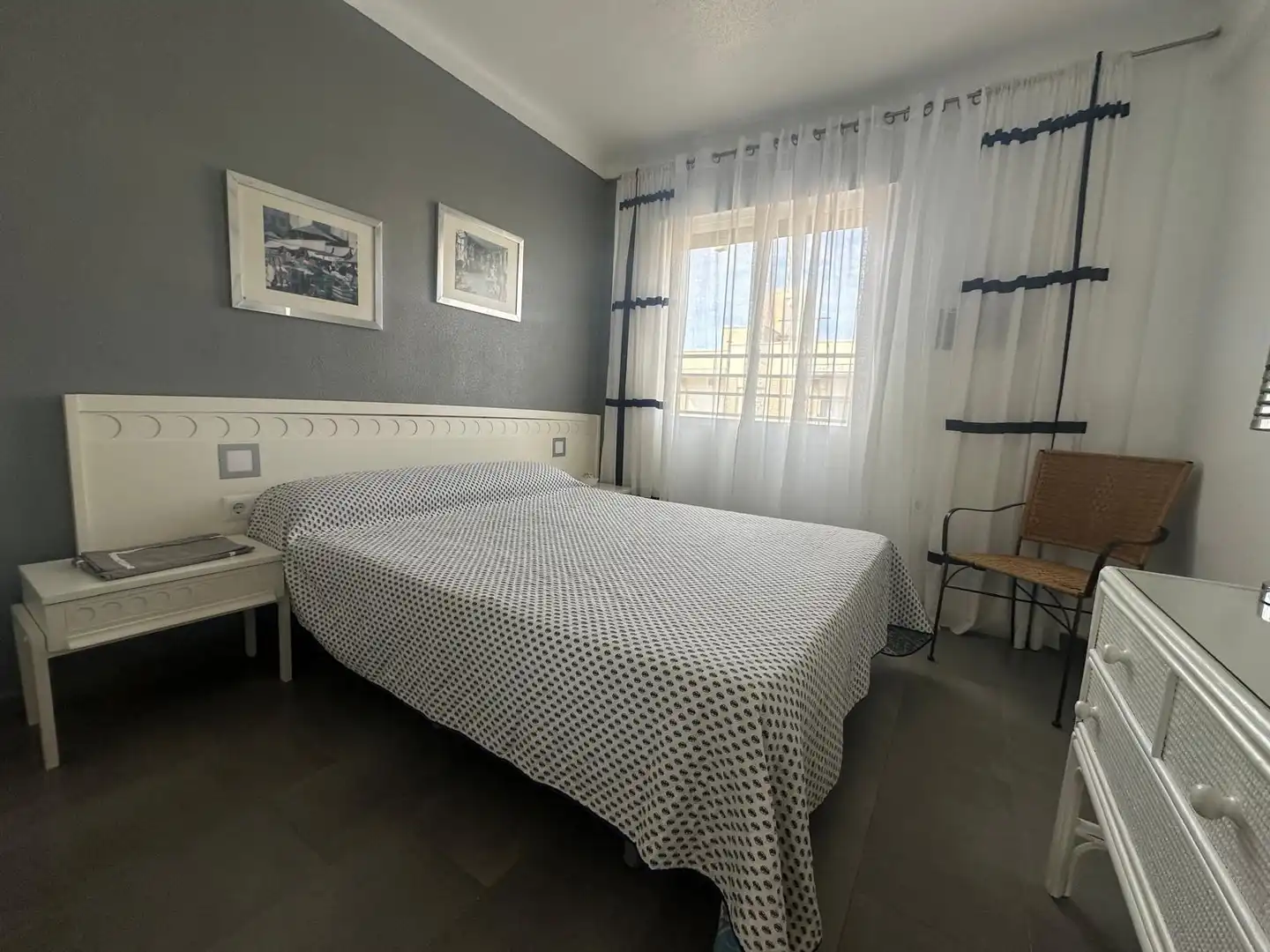Dormitori de Apartament de lloguer en Águilas amb Aire condicionat, Moblat i Balcó