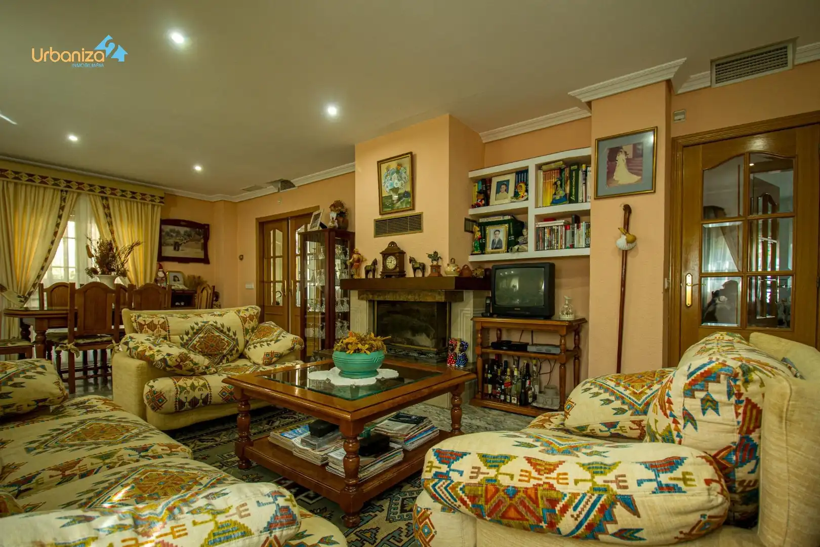 Sala d'estar de Casa o xalet en venda en Badajoz amb Aire condicionat, Jardí privat i Terrassa