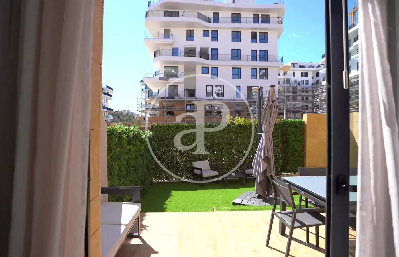 Terrasse von Einfamilien-Reihenhaus zum Verkauf in Villajoyosa / La Vila Joiosa mit Klimaanlage, Heizung und Privatgarten