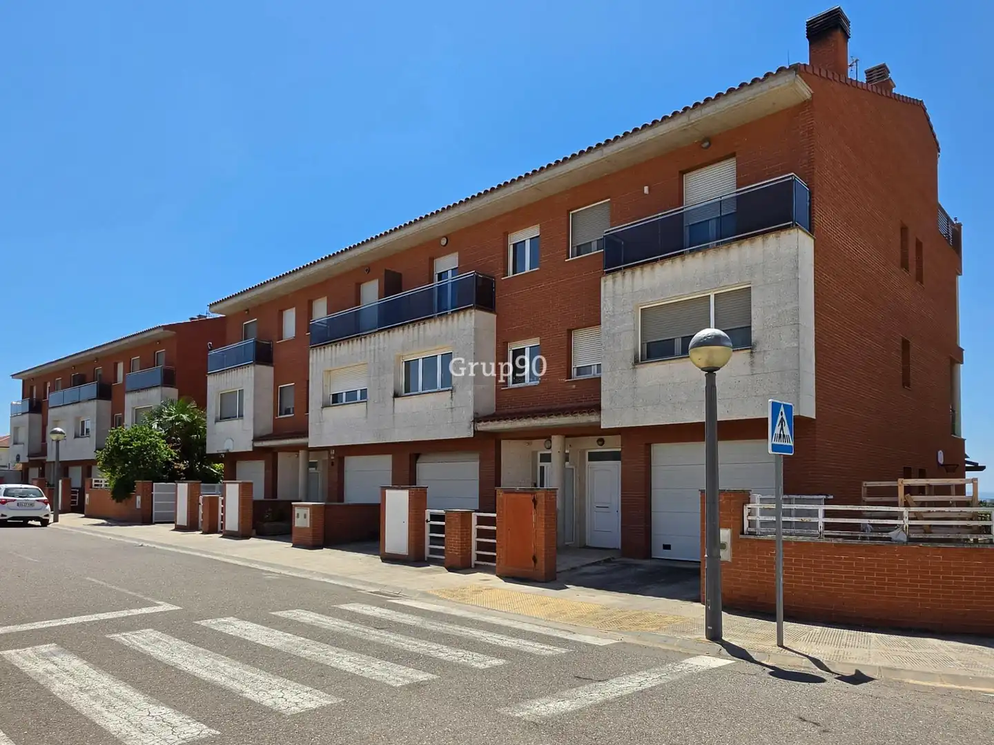 Vista exterior de Casa adosada en venda en Vilanova de Segrià, Lleida