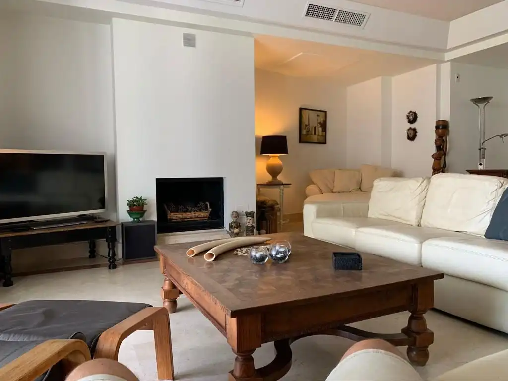 Sala de estar de Apartamento en venta en Sotogrande con Aire acondicionado, Calefacción y Jardín privado
