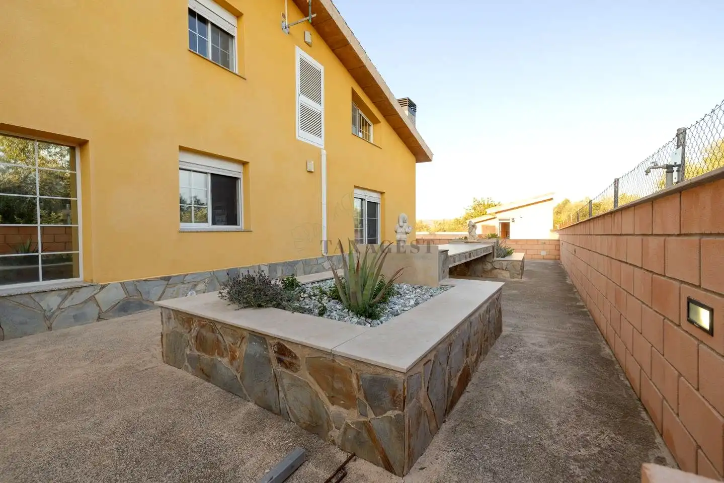 Vista exterior de Casa o xalet en venda en Tortosa amb Aire condicionat, Calefacció i Jardí privat