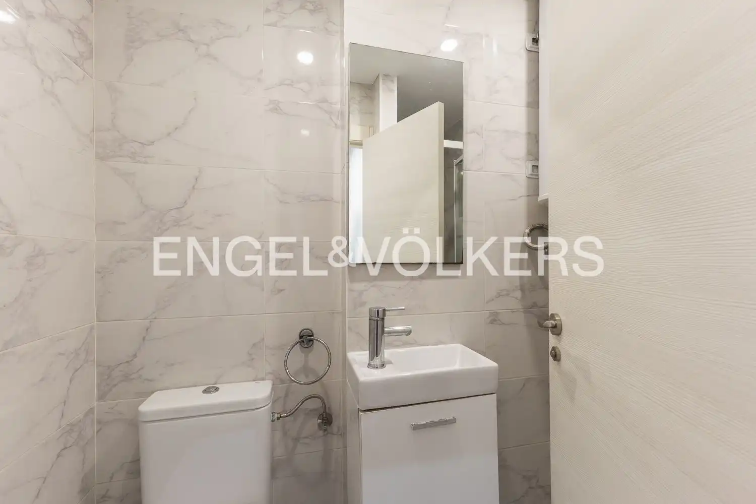 Bathroom of Flat for sale in Valencia  with Air Conditioner and Heating