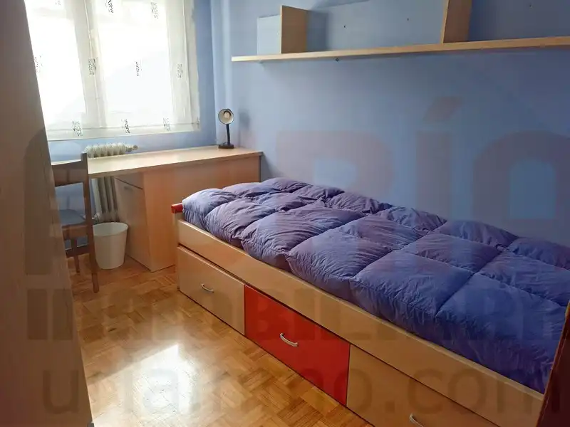 Habitación de Piso de alquiler en Oviedo  con Calefacción, Amueblado y Lavadora