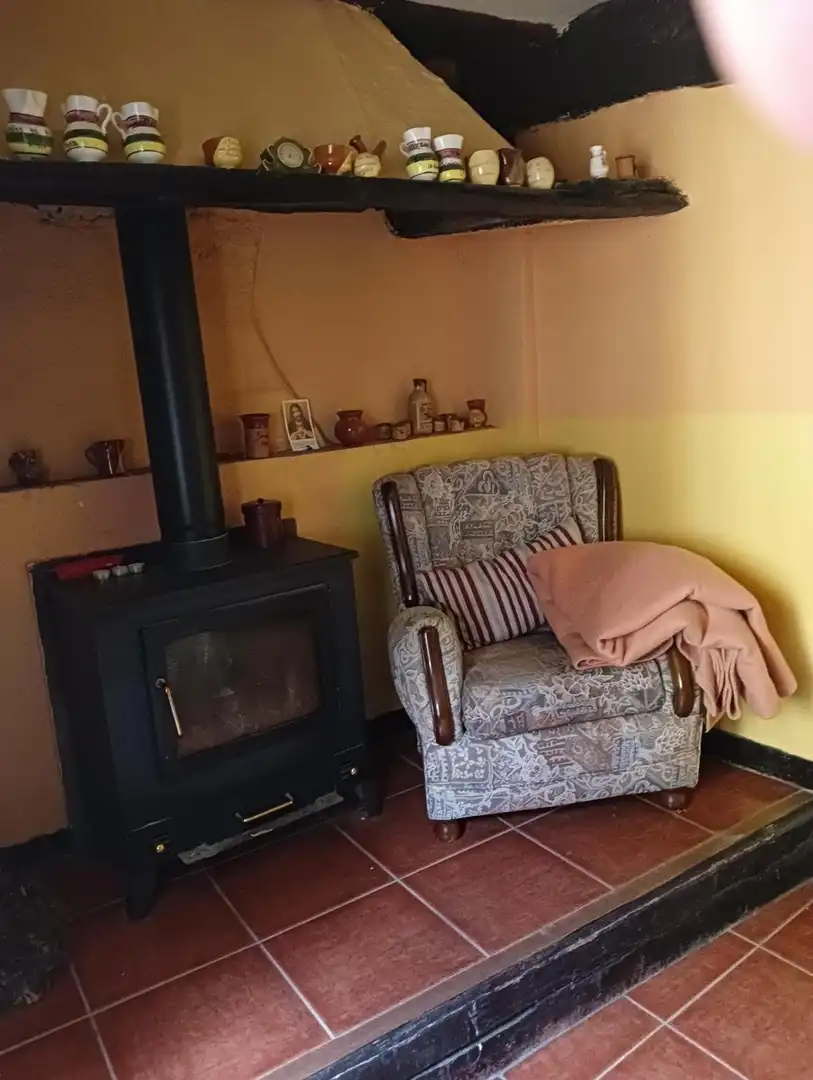Sala d'estar de Casa adosada en venda en Camprovín