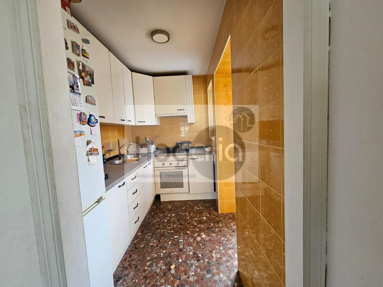 Kitchen of Flat for sale in  Sevilla Capital  with Air Conditioner and Storage room