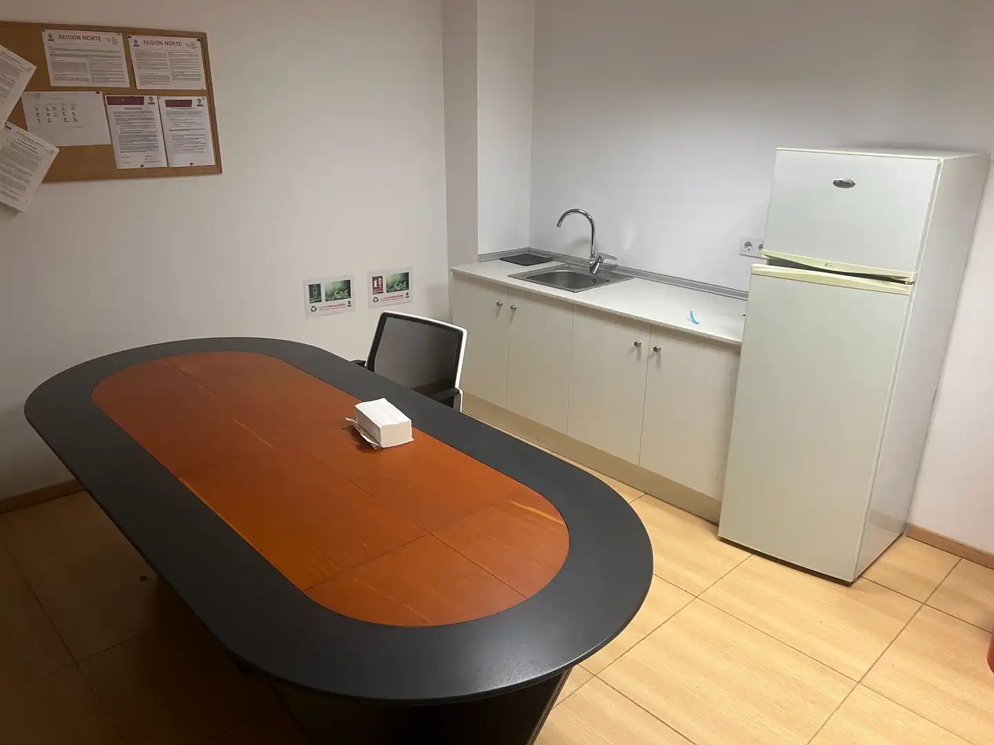 Oficina de alquiler en A Coruña Capital  con Aire acondicionado, Calefacción y Amueblado